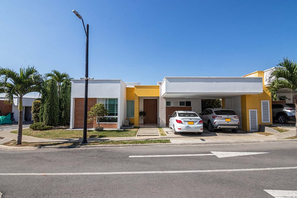 Casa Cerritos