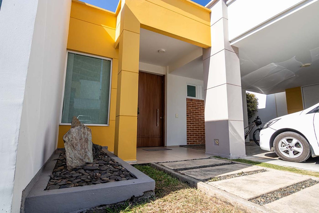Casa Cerritos