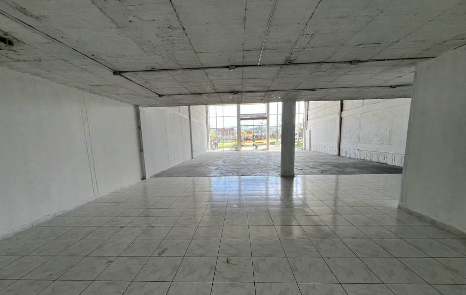Bodega para renta en la Avenida 30 de Agosto 