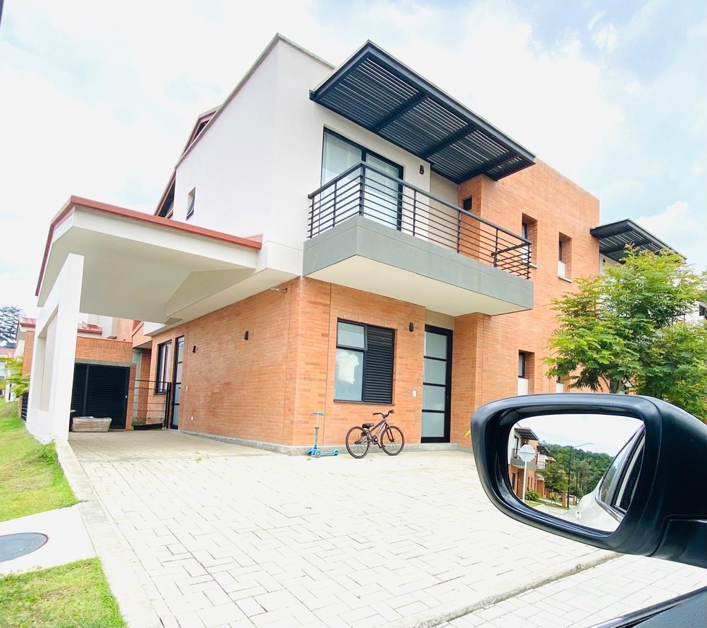 Casa para la venta en Cerritos- Mukava del Valle