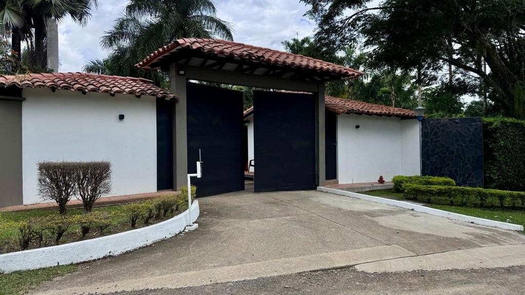 Lote para la venta en Cerritos