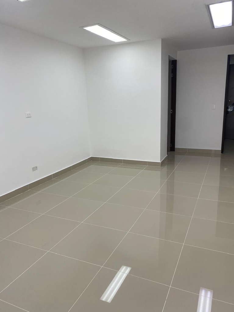 Consultorio para la venta en Megacentro Pinares