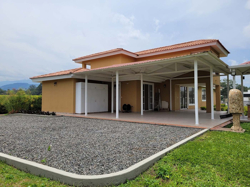 Casa campestre vía Armenia Pereira