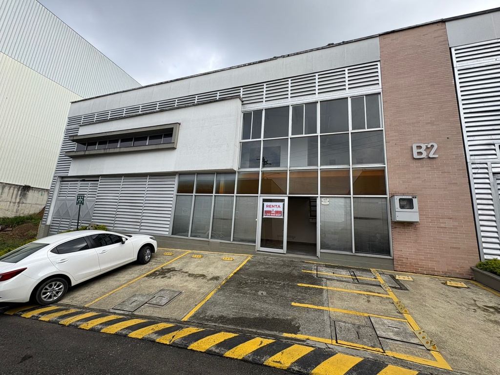 Bodega para renta en Av. 30 de Agosto 