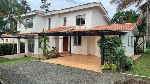 [1420] Casa Campestre para la venta en Cerritos