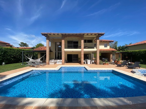 [1444] Casa Campestre para la venta en Cerritos
