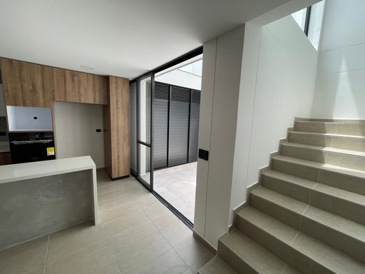 [1484] Casa para la venta en Cerritos
