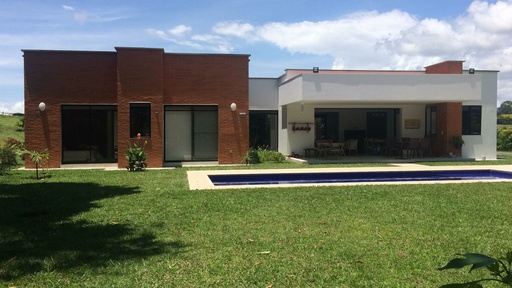 [1519] Casa Campestre para la venta en Cerritos