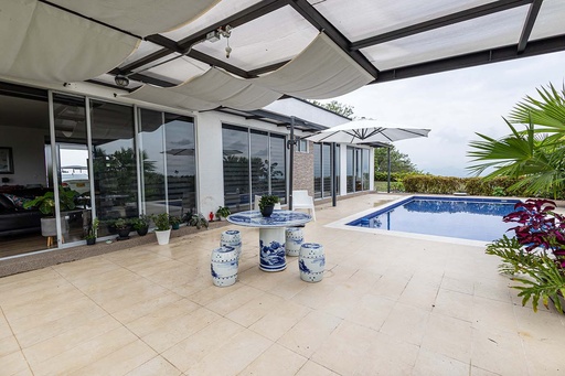 [1570] Casa Campestre para la venta en Cerritos