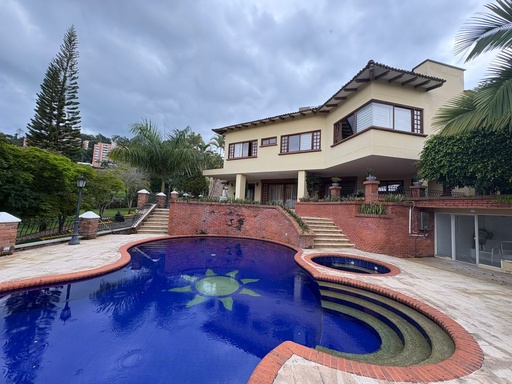 [1615] Casa en Pinares para la venta 